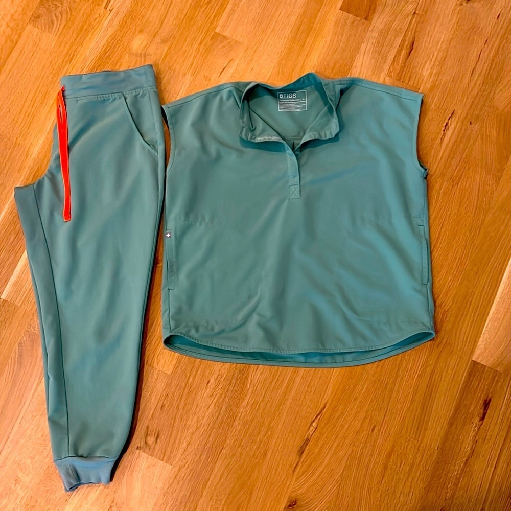 Figs Rafaela Mandarin Collar Scrub Top and Zamora Jogger Scrub Pant Jade